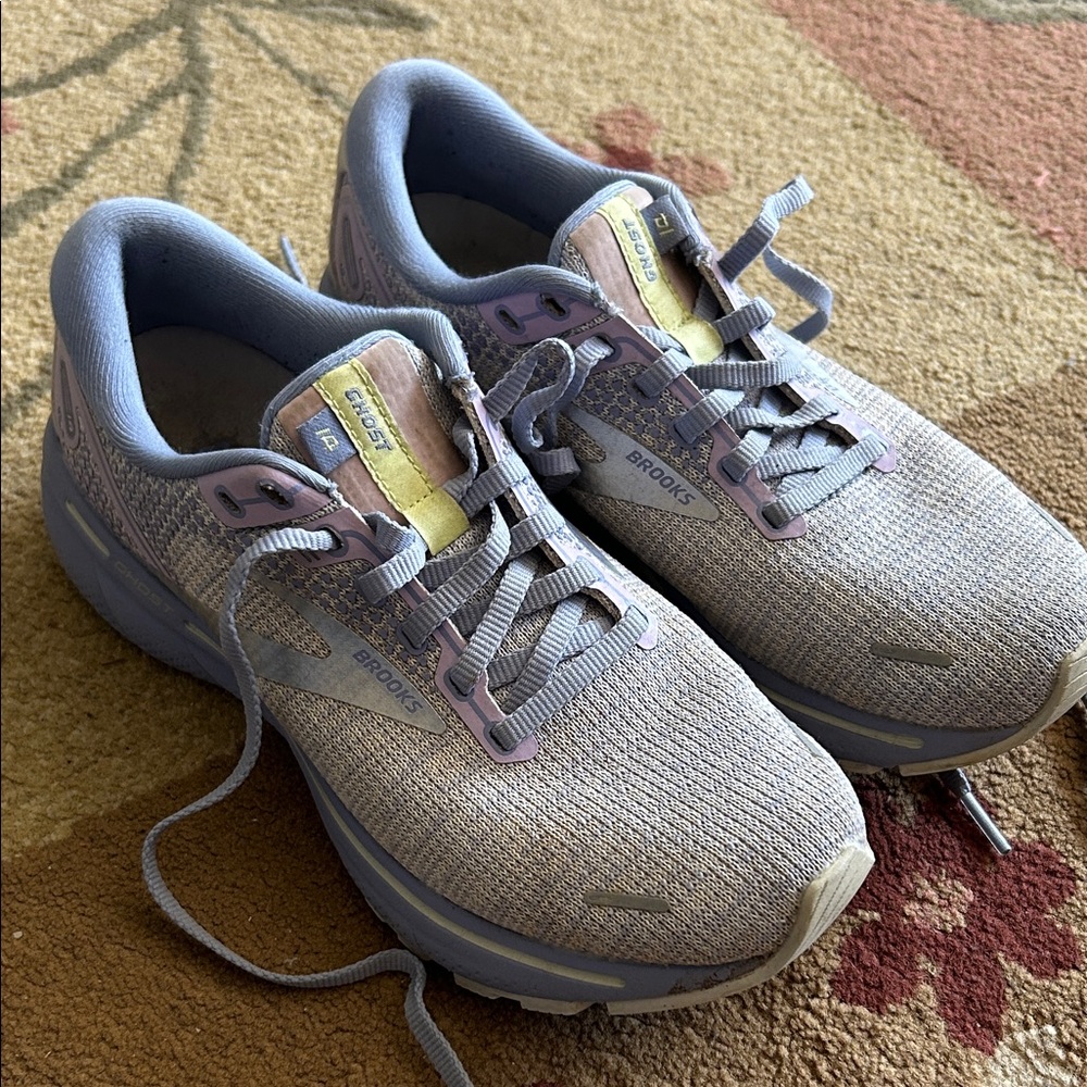 Brooks Women's Running / Athletic Shoes size 7